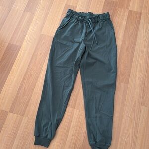 Lululemon stretch high rise Jogger size 6. Smoked spruce. Perfect condition.